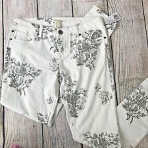 White flower jeans